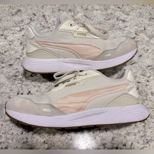 Women’s Puma Sneakers Size 8 Cream Color
